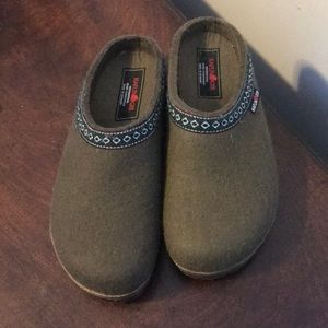 Haflinger wool house slippers (New)
